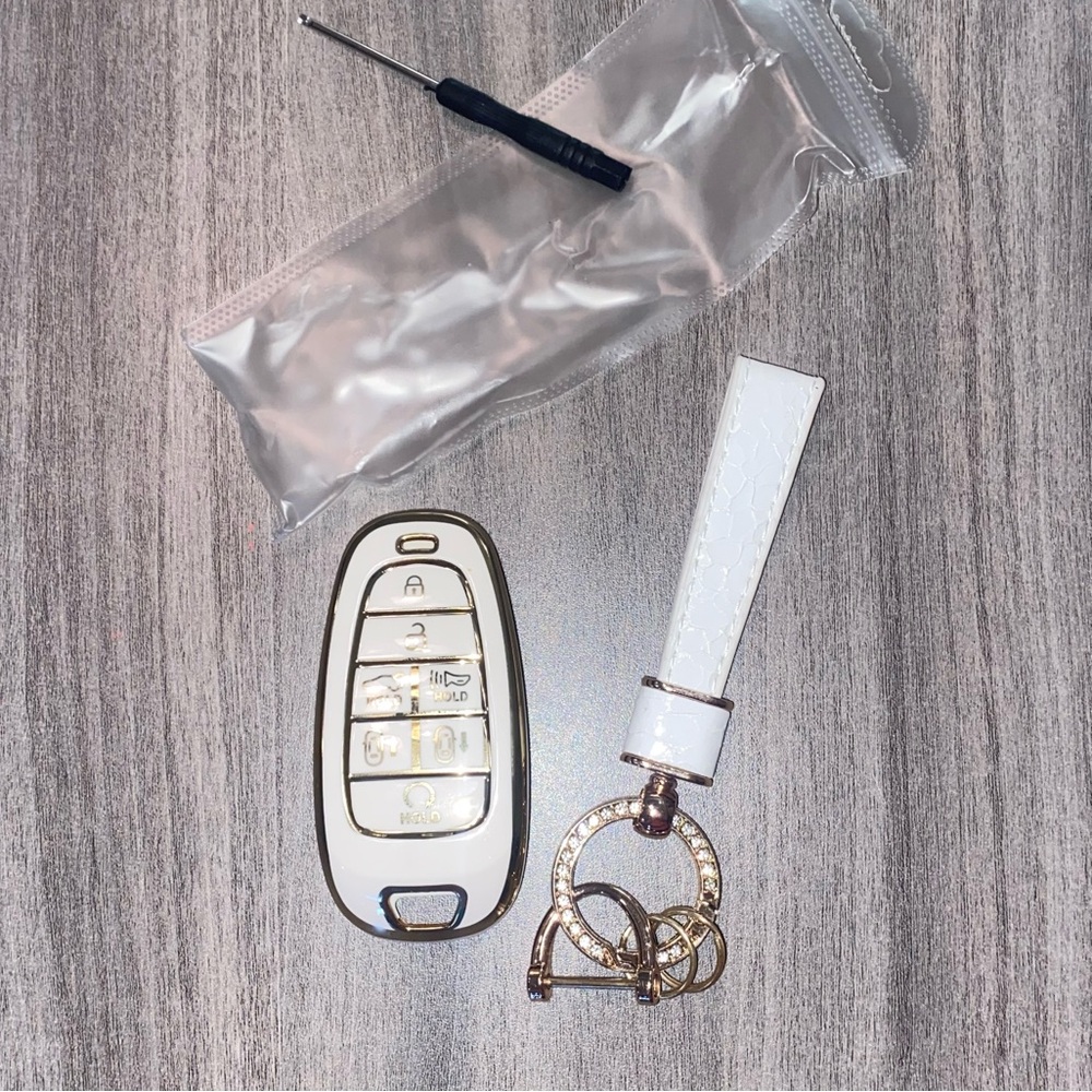 Hyundai White Car Key Fob with Keychain